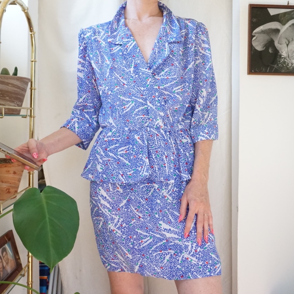 Vintage fun patterned three-quarter sleeve mini dress with collar